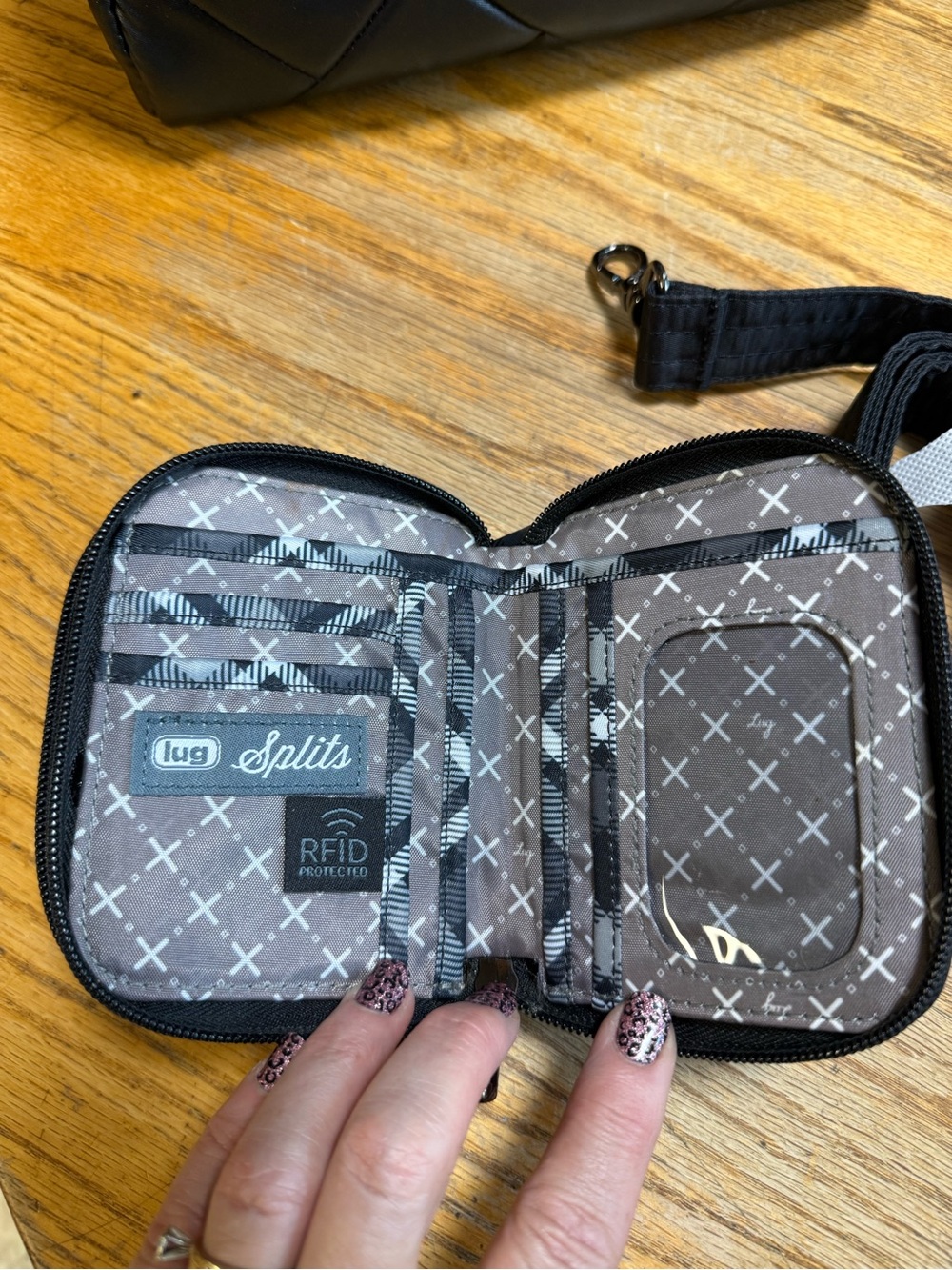 Lug Jitterbug in Metallic Black with Lug Splits Wallet and Crossbody Strap. - Picture 7 of 9